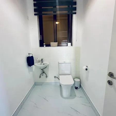 New, Modern And Spacious In Apartment