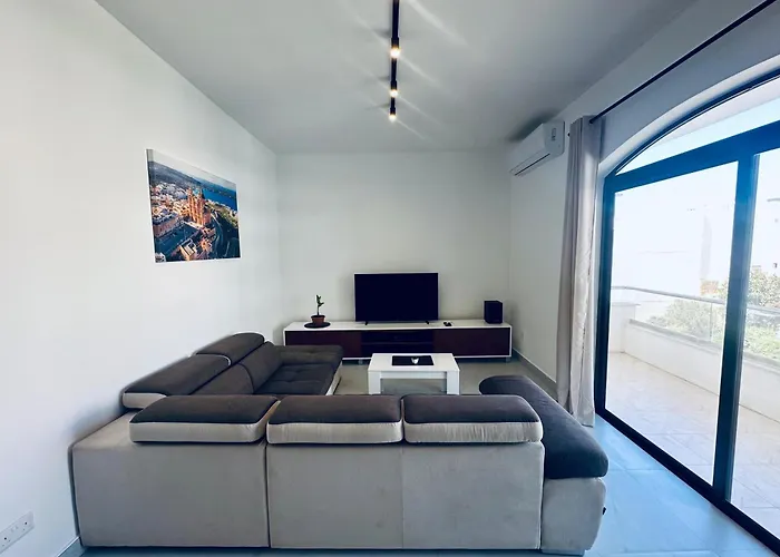 New, Modern And Spacious 4br In Appartement *
