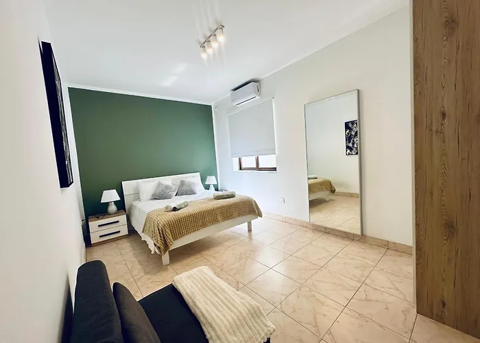 Appartement New, Modern And Spacious 4br In