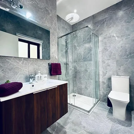 Appartement New, Modern And Spacious In *